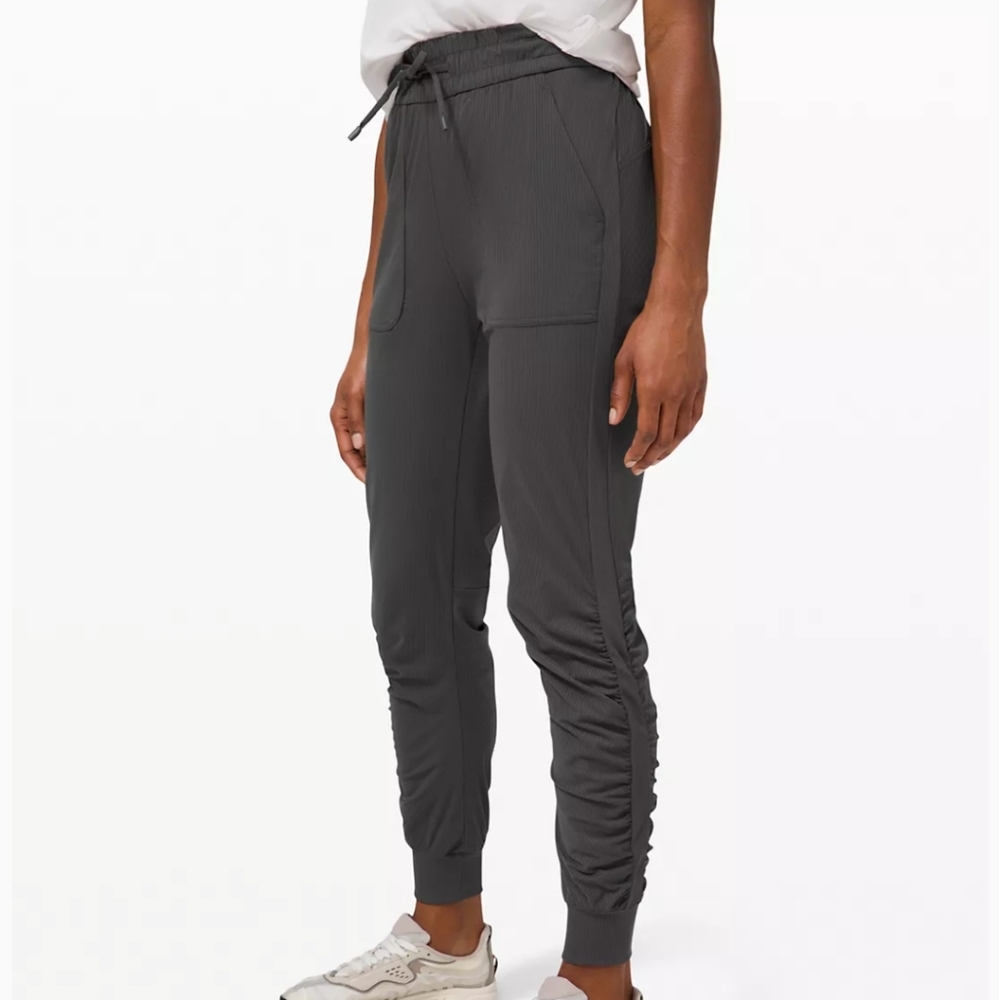 LULULEMON beyond the studio joggers size 0